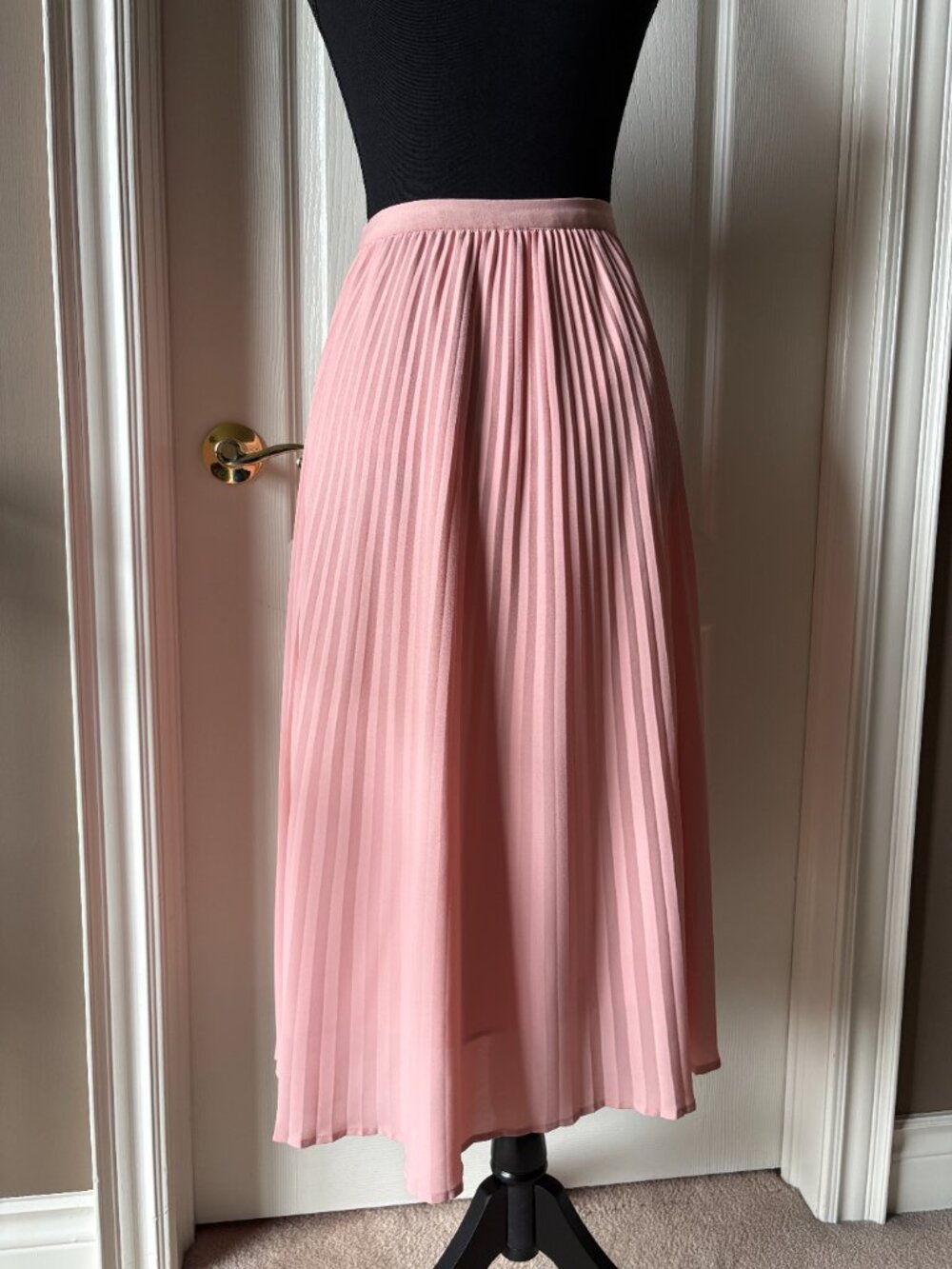 Aritzia Pleated Midi Skirt, Babaton Blush Pink
